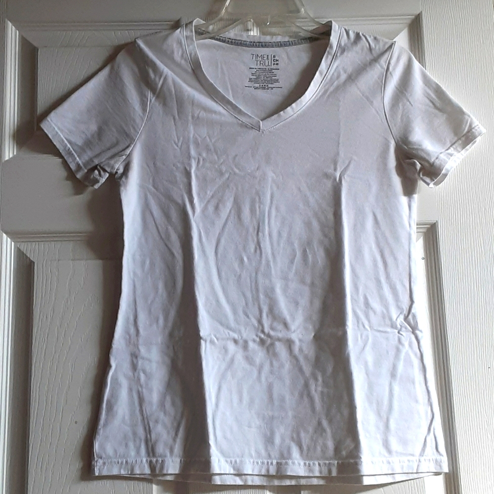 Time and Tru T-shirt (size S)